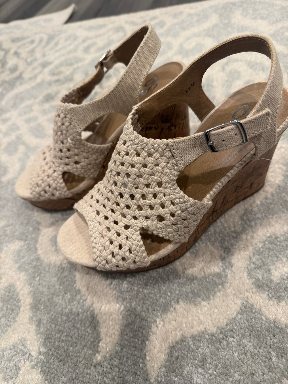 SO Woven Open-Toe Wedge Sandals in Cream